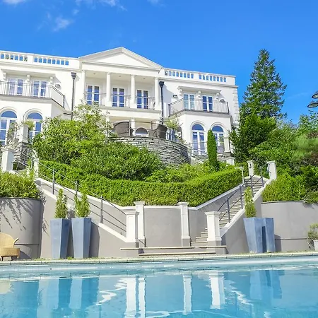 Oda ve Kahvaltı Charlotte 5*