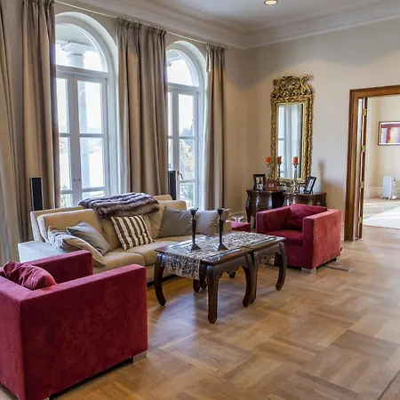Oda ve Kahvaltı Charlotte 5*