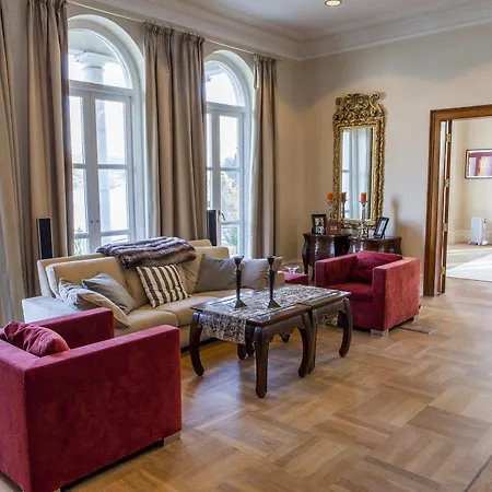 Couette-café Charlotte 5*